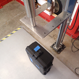 Weight is dropped onto SINORA suitcase during the impact test